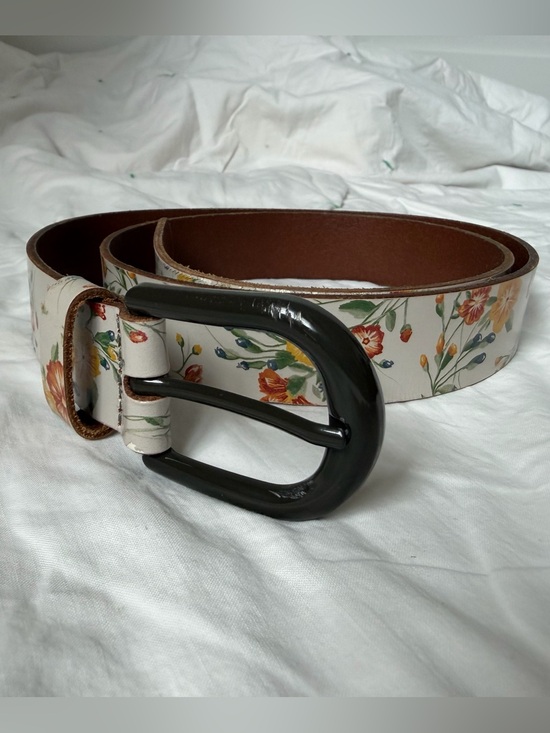 Patricia Nash Accessories - Patricia Nash White Floral Leather Belt with Black Buckle